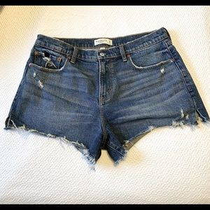 A&F Curve Love Mid Rise Mom Shorts; Size 31; Dark Wash